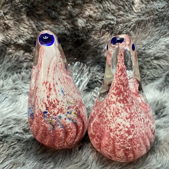 Two Glass Art red Birds with black beaks - Picture 16 of 16